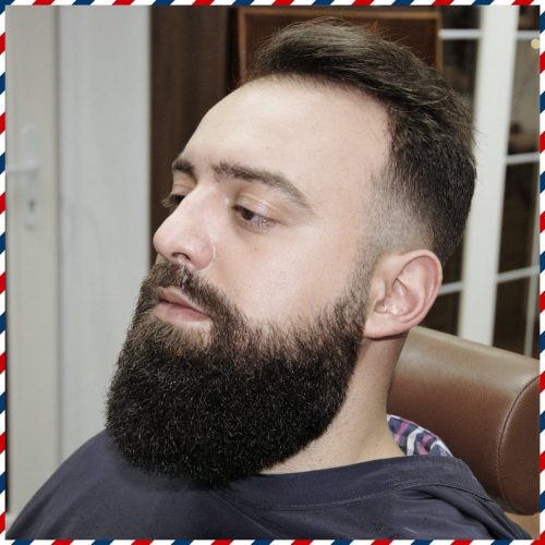 Barba plina cu forma bine definita si tunsoare barbati fade lateral